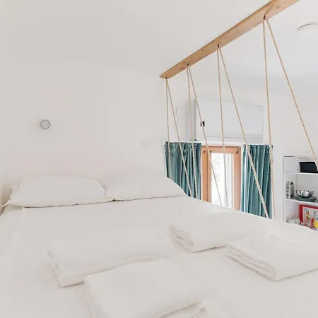 Guesthost - Comfy Studio-flat Apartment *