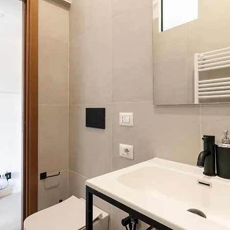 Guesthost - Comfy Studio-flat * Mailand
