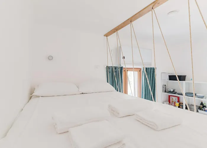 Guesthost - Comfy Studio-flat Apartment *